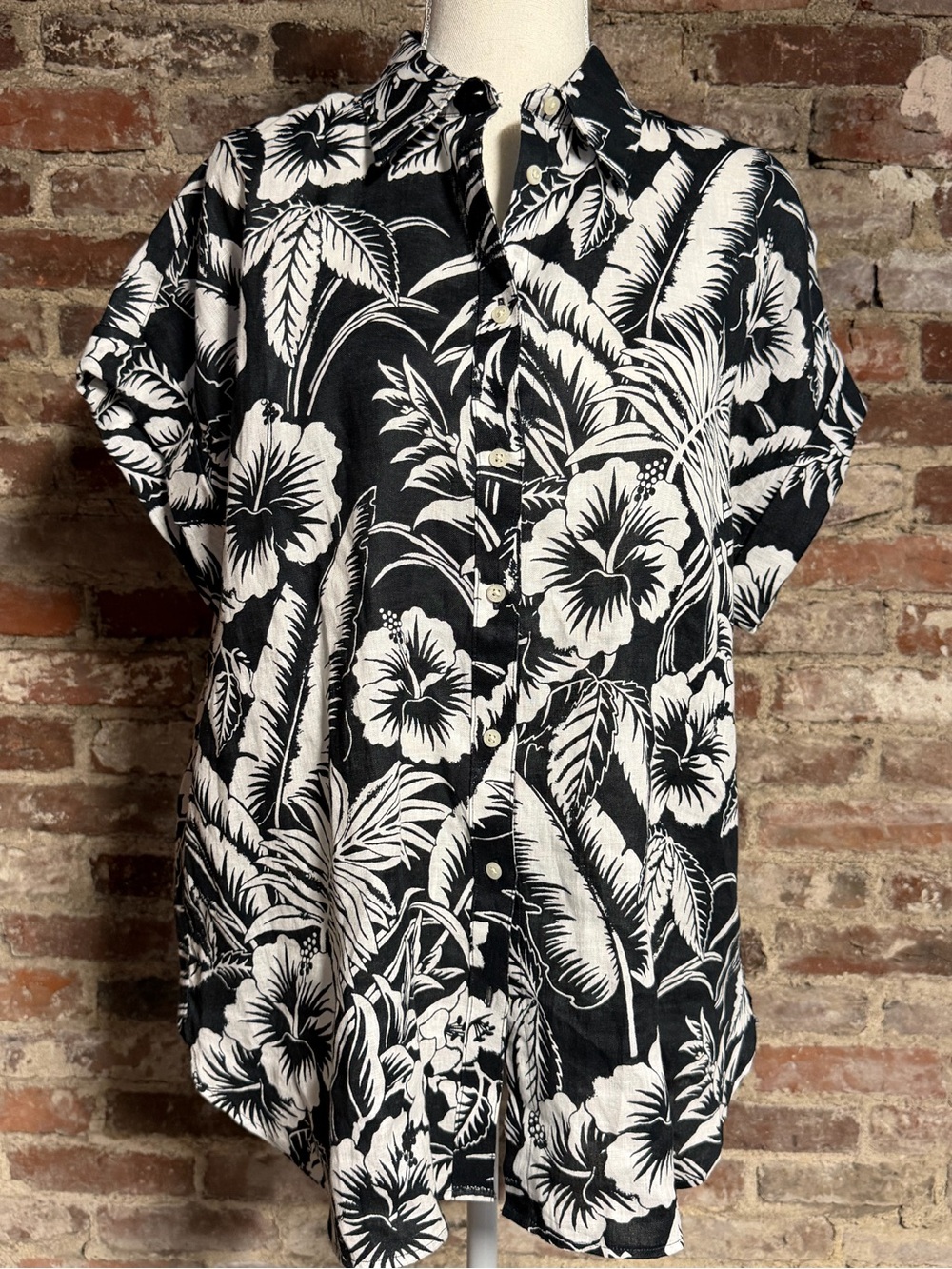 Lauren Ralph Lauren Black & White Tropical Floral Button-Down Top
